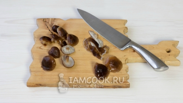 Порезать грибы