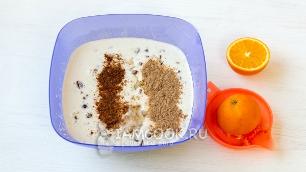 Добавить специи и сок апельсина
