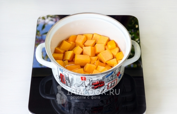 Положить тыкву в воду