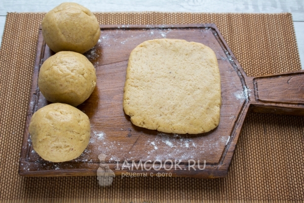 Сделать из теста лепешку