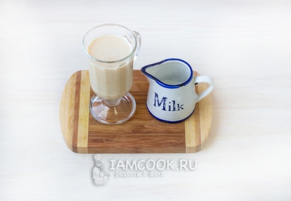 Влить в чай молоко
