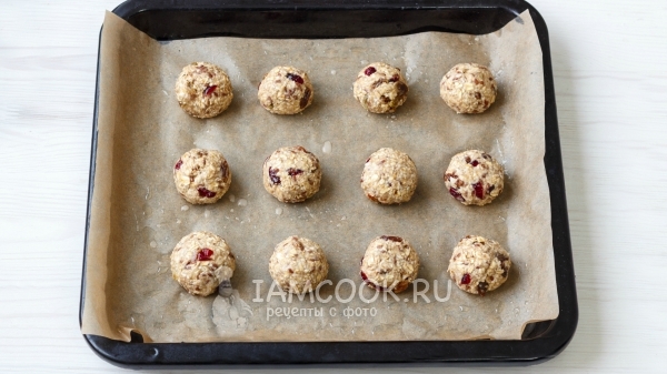 Скатать из теста шарики