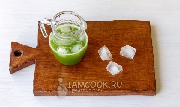 Положить кубики льда