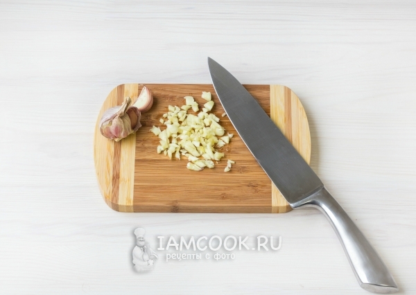 Измельчить чеснок