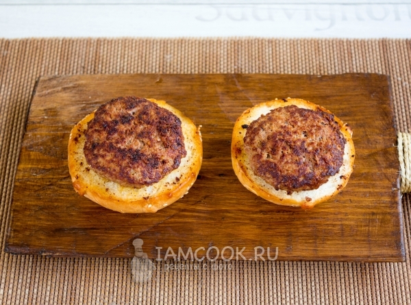 Котлета на булочке