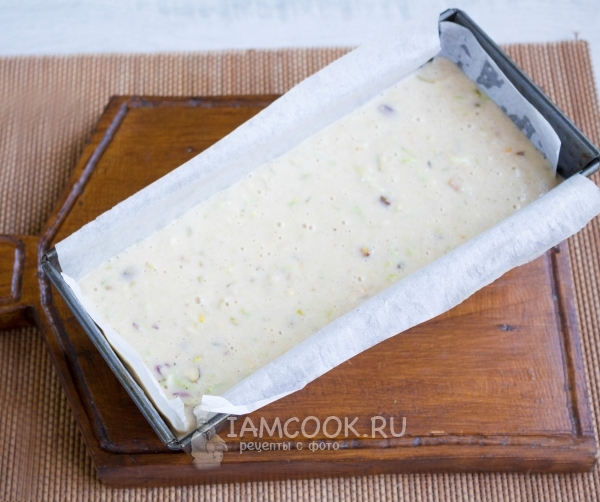 Перелить тесто в форму