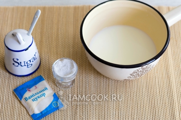 Всыпать в молоко, соль, сахар и ванильный сахар