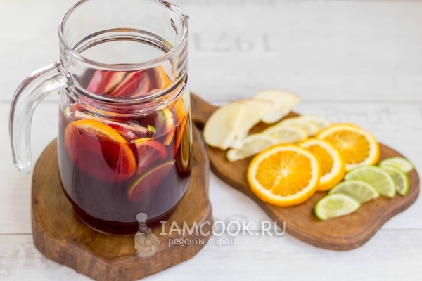 Положить дольки фруктов