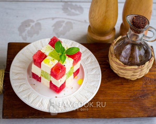 Посыпать специями и полить маслом