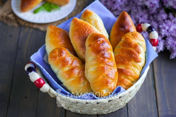 Готовые пирожки с рисом и яйцом