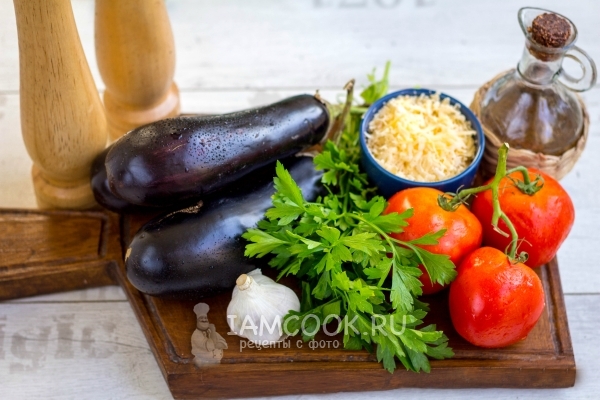Ингредиенты для баклажанов с сыром и помидорами в микроволновке