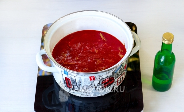 Влить уксус