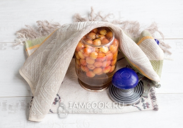 Закатать банку крышкой