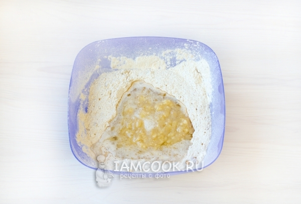 Соединить сухую и жидкую смеси