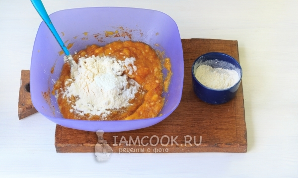 Всыпать муку