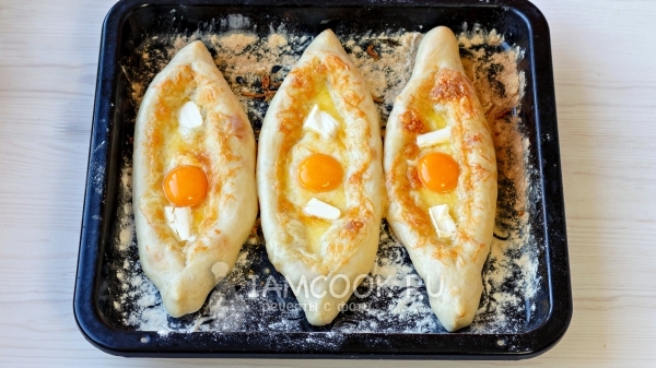 Добавить яйцо и масло