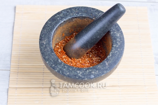 Растереть специи в ступке
