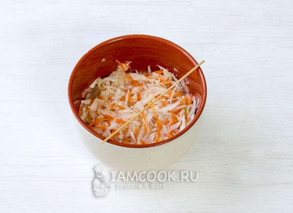 Готовая квашеная капуста с медом