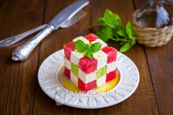 Рецепт салата из арбуза, огурцов и сыра фета