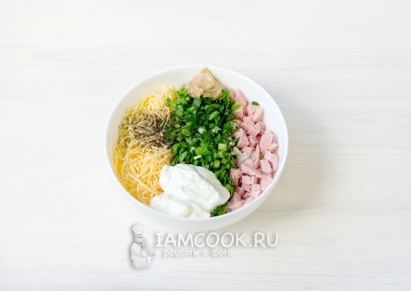 Добавить сметану и перец