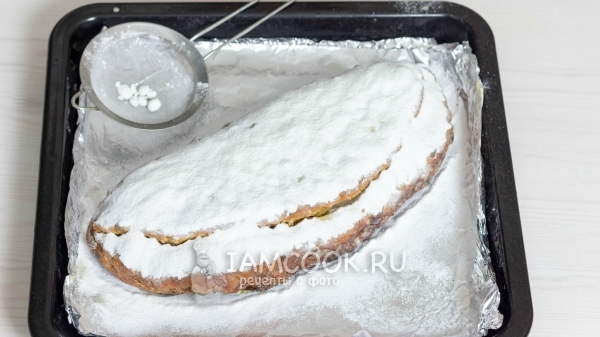 Посыпать сахарной пудрой