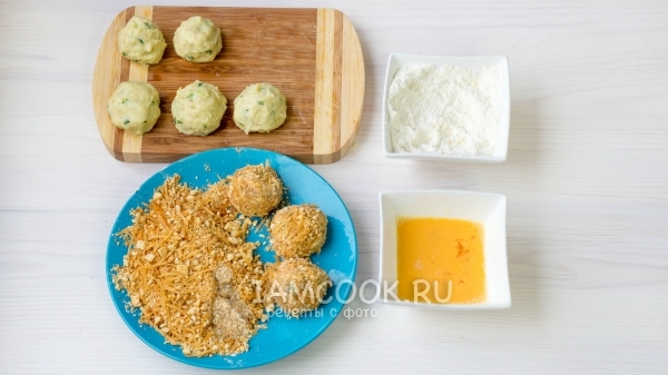 Запанировать шарики