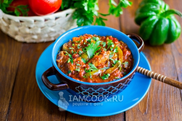 Готовый гуляш из индейки с подливкой