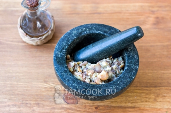 Измельчить бобы