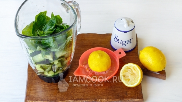 Выжать сок лимона