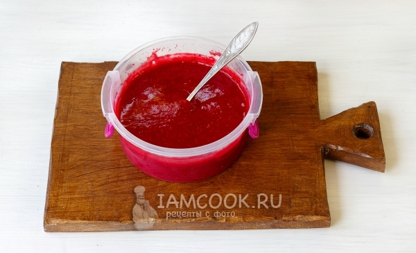 Размешать малиновую смесь