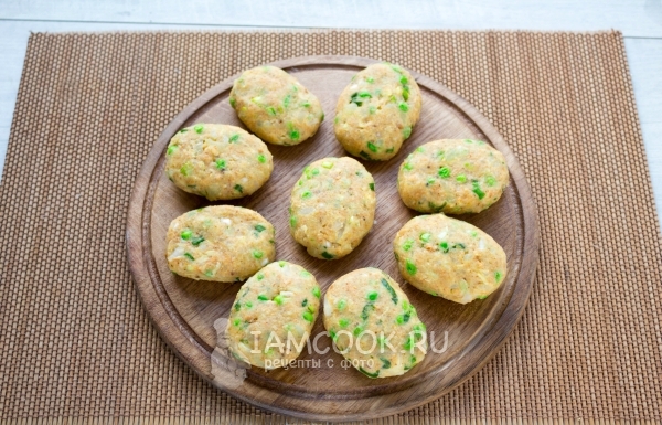 Сформировать из массы котлеты