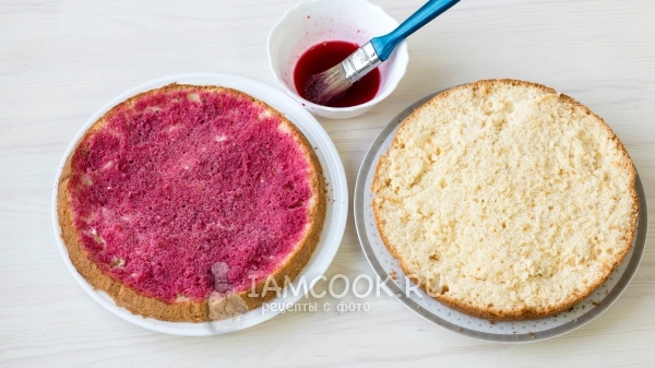 Пропитать бисквит вишневым соком