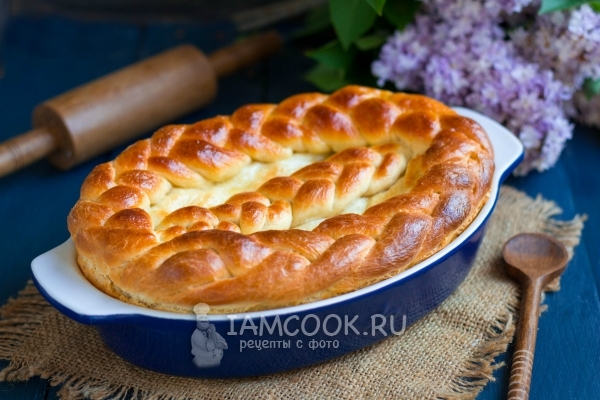 Готовый пирог с капустой из дрожжевого теста