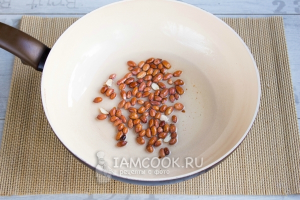 Обжарить арахис