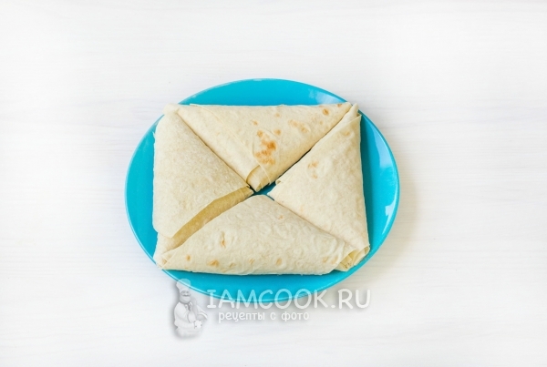 Свернуть лаваш треугольничком