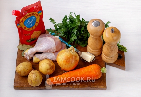 Ингредиенты для сырного супа из плавленного сыра с курицей