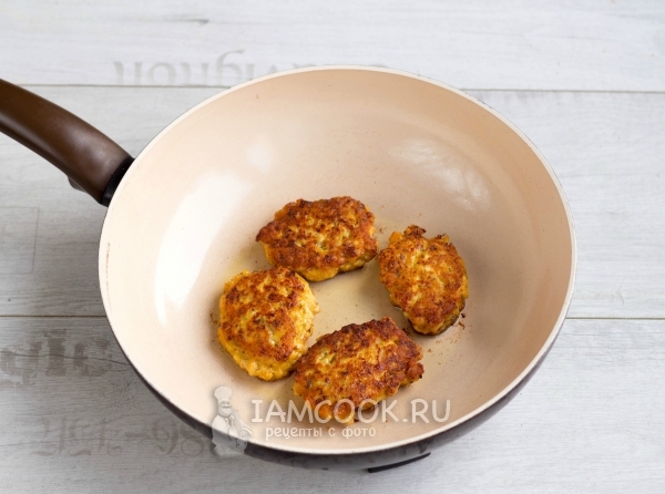 Пожарить котлеты