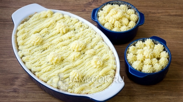 Заполнить формы картофелем с начинкой