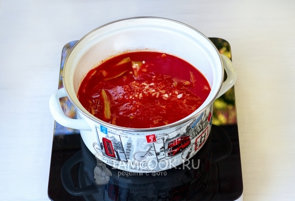 Положить чеснок