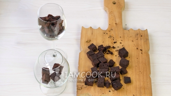 Порезать бисквит