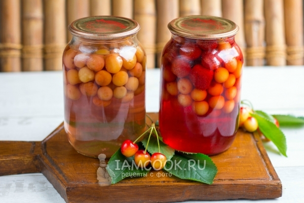 Готовый компот из черешни на зиму