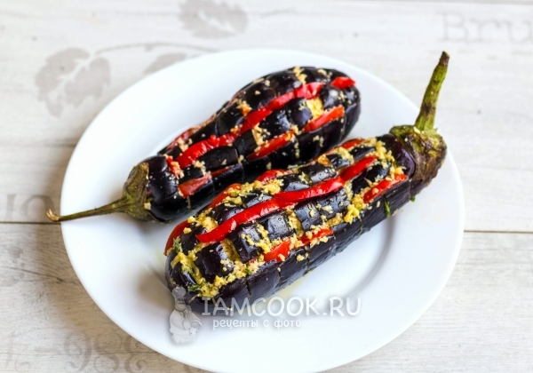 Нафаршировать баклажаны сыром и помидорами