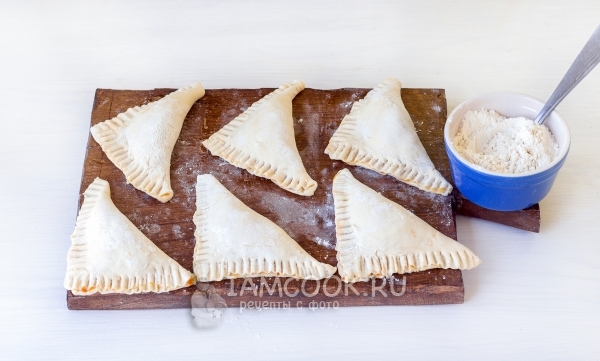 Сделать по края теста узор