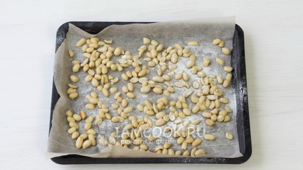 Выложить орехи на пергамент
