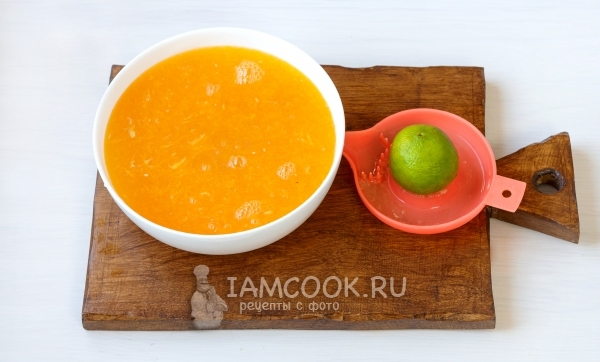 Выжать сок лайма