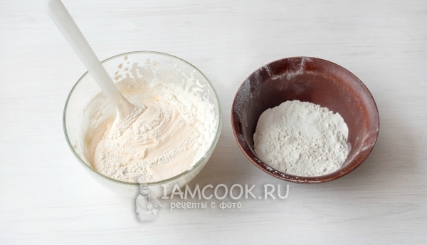 Всыпать муку