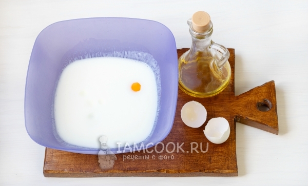 Добавить яйцо и масло