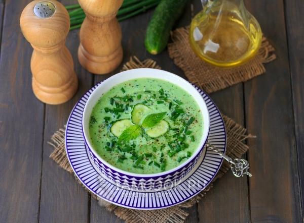 Фото холодного огуречного супа