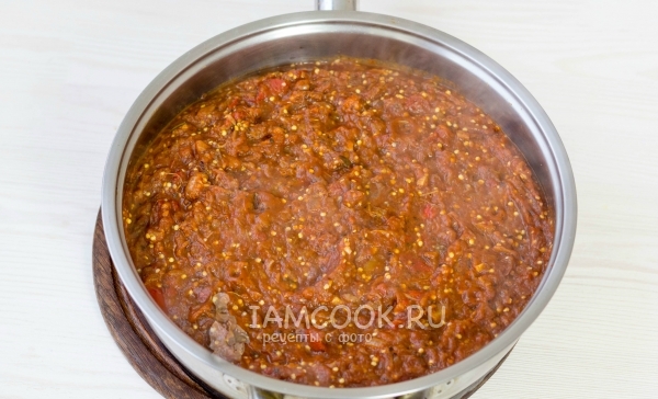 В овощной соус добавляем специи
