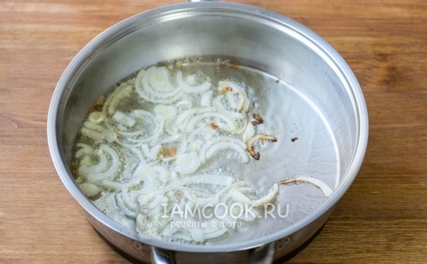 Обжарить лук